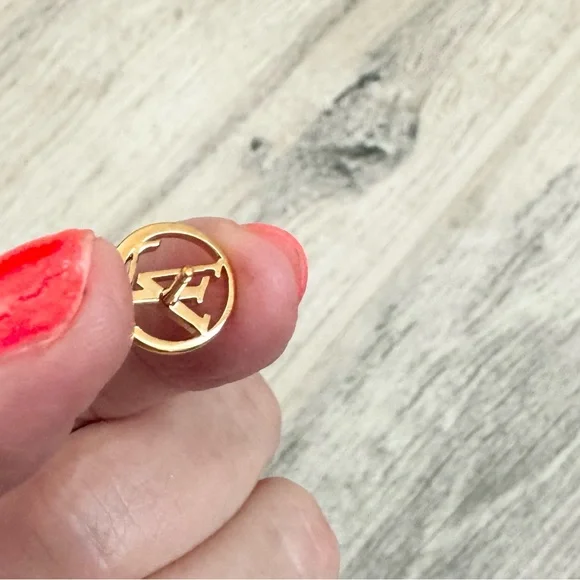 Louis Vuitton Crazy In Lock LV Circle Earrings - Picture 4 of 8